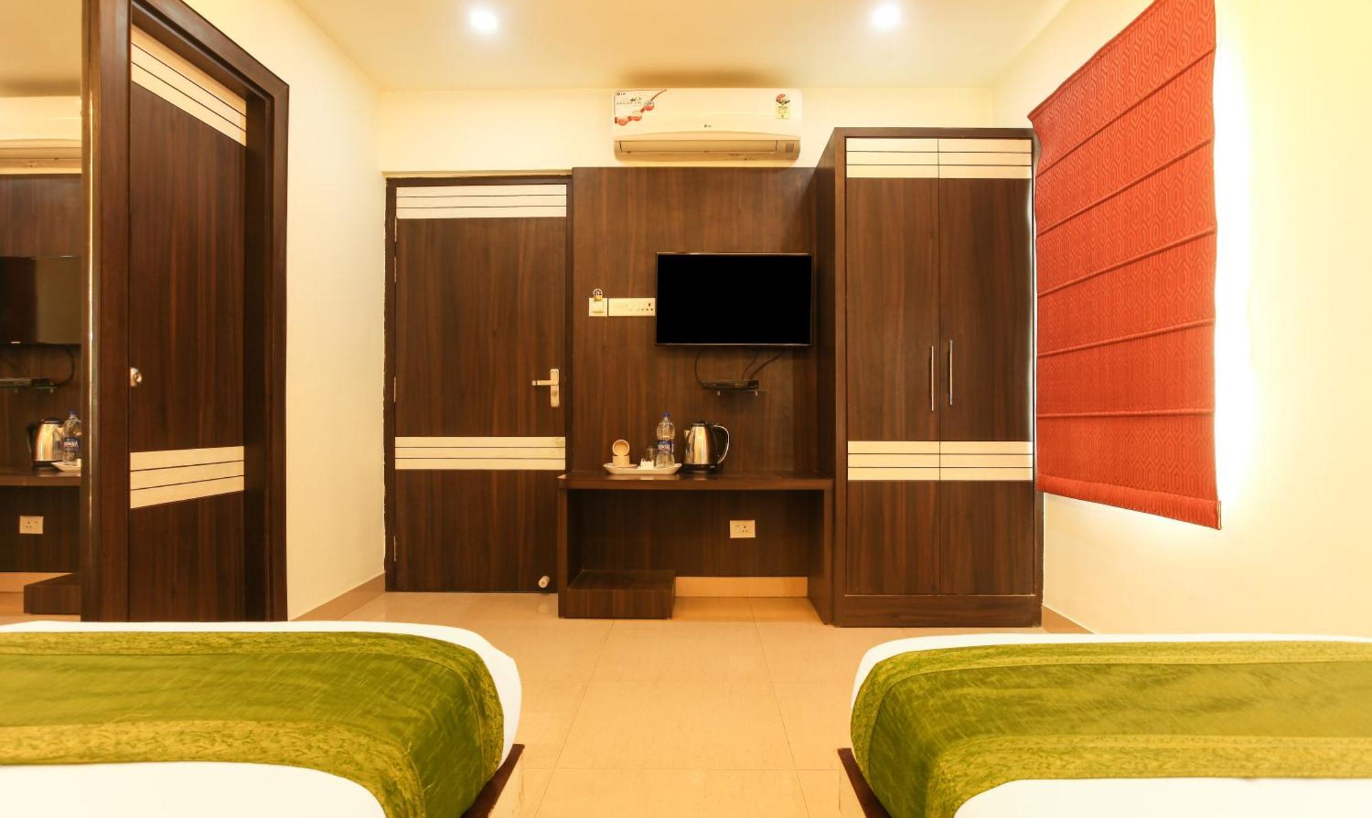 Hotel Janki International Sigra 2 Km From Kashi Vishwanath Temple Varanasi Exterior foto