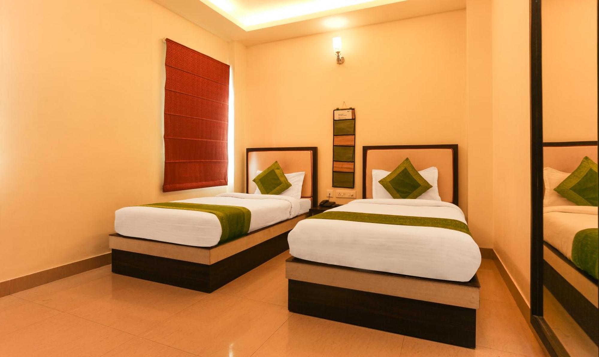 Hotel Janki International Sigra 2 Km From Kashi Vishwanath Temple Varanasi Exterior foto