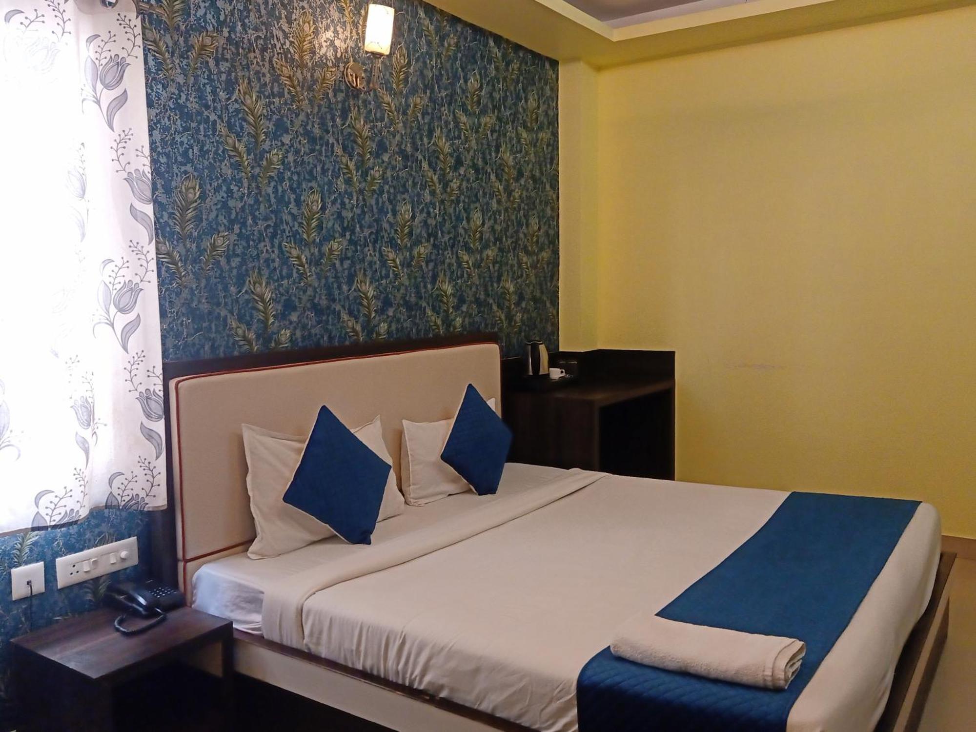 Hotel Janki International Sigra 2 Km From Kashi Vishwanath Temple Varanasi Exterior foto