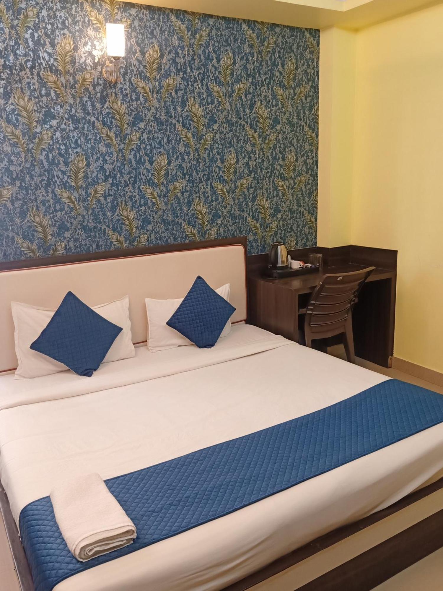 Hotel Janki International Sigra 2 Km From Kashi Vishwanath Temple Varanasi Exterior foto